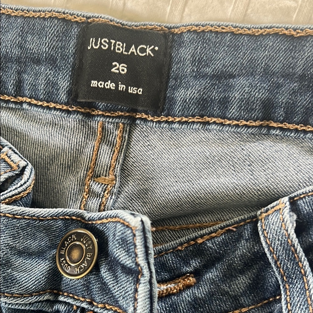 Just Black Women's Cropped Jeans